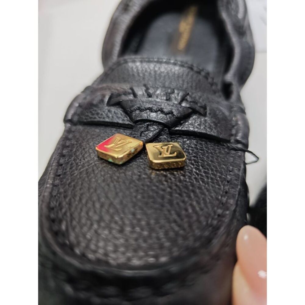 Louis Vuitton Lemon Loafers in Black Leather - Picture 8 of 9